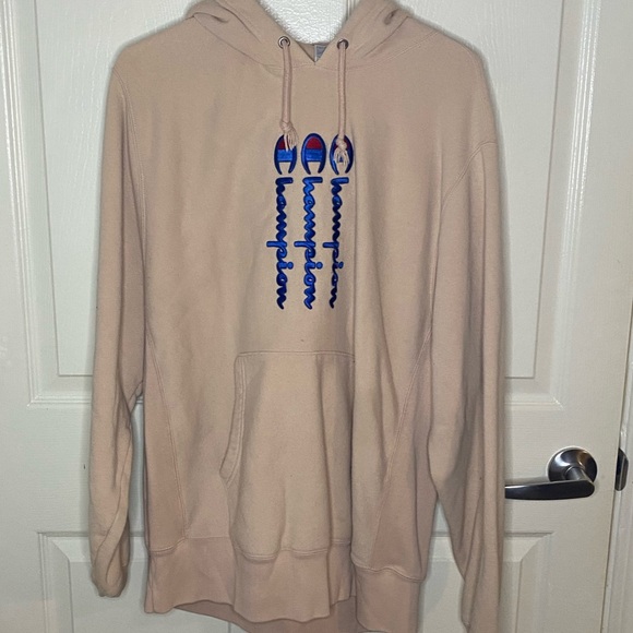 UO Exclusive Champion Hoodie - Picture 2 of 4